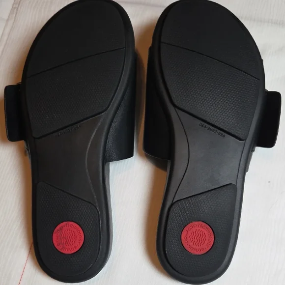 FitFlop Black Sandals with Gold Accent. - Picture 5 of 6